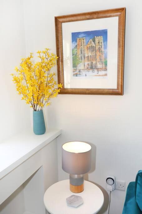 Central Ripon Apartment - View Of The Cathedral! Exterior foto